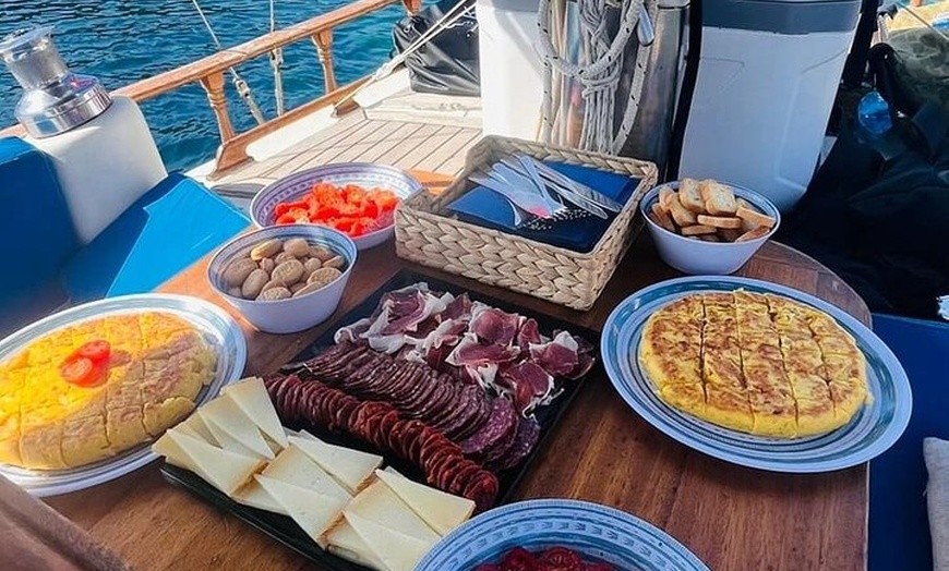 Image 4: Aventura Pirata en 2 Veleros Grupos Hasta 24 pax Palma Bay