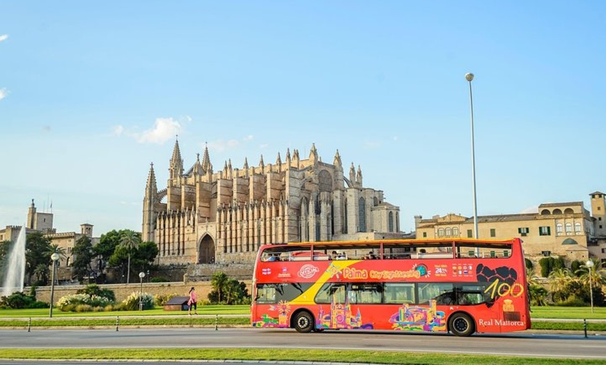 Image 1: Recorrido en autobús con paradas libres en Palma de Mallorca con op...