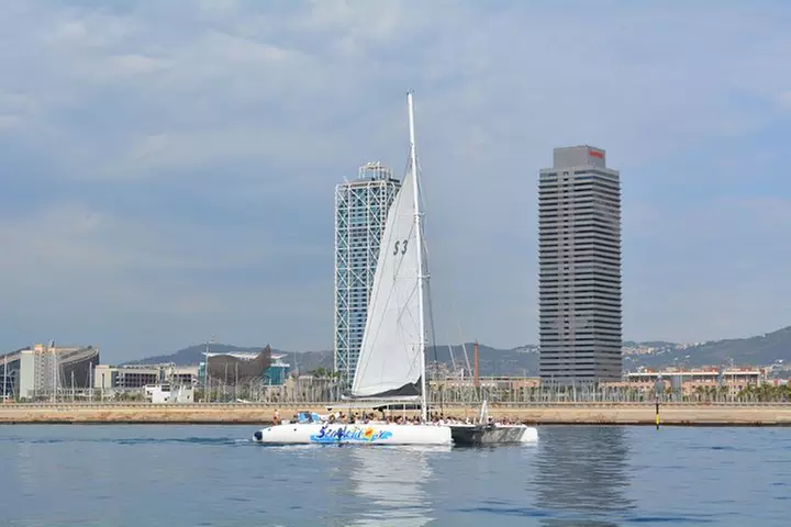 Tour en Catamarán Fiesta en Barcelona para Jóvenes