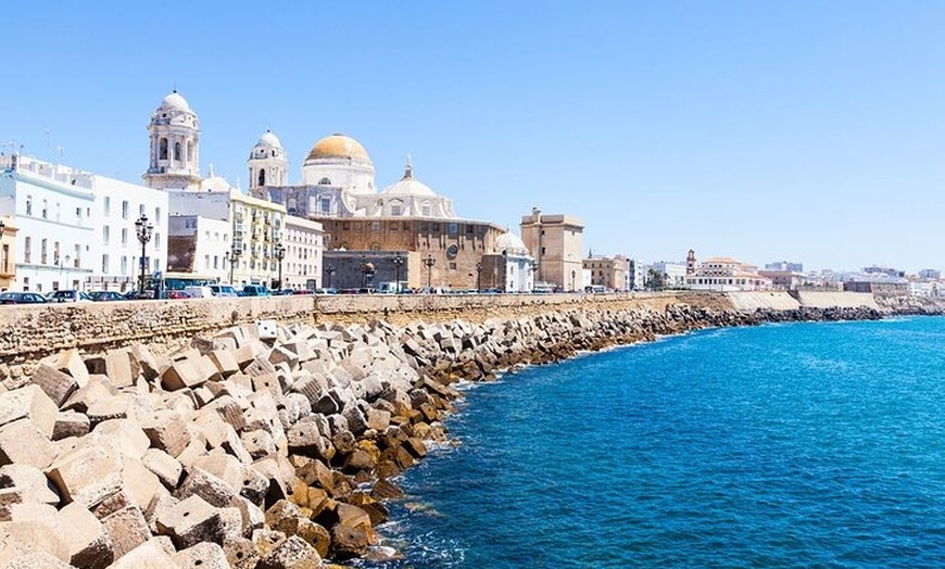 Image 3: Visita Privada Centro Histórico y Catedral de Cádiz con Entradas