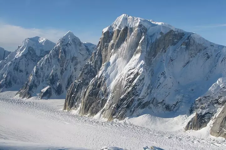 Small-Group Flight Denali National Park Tour with Guided Hike