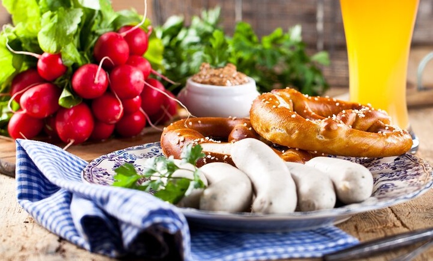 Image 10: München Sightseeing Hopping mit traditionellen Schmankerln