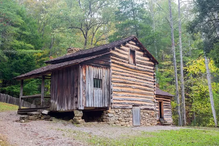 Cades Cove Sightseeing Self-Guided Driving Audio Tour