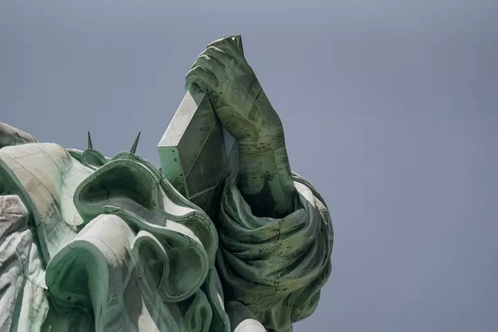 Statue of Liberty and Ellis Island Guided Tour with Ferry