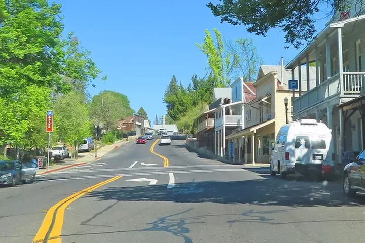 A Highway 49 Drive: A Self-Guided Audio Tour from Jackson to Angels...