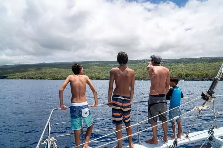 Kealakekua Bay (Captain Cook Monument) Snorkel and Sail Adventure