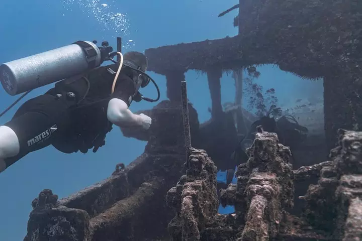 Waikiki 2 Tank World Class Wreck SCUBA Diving - Certified Only
