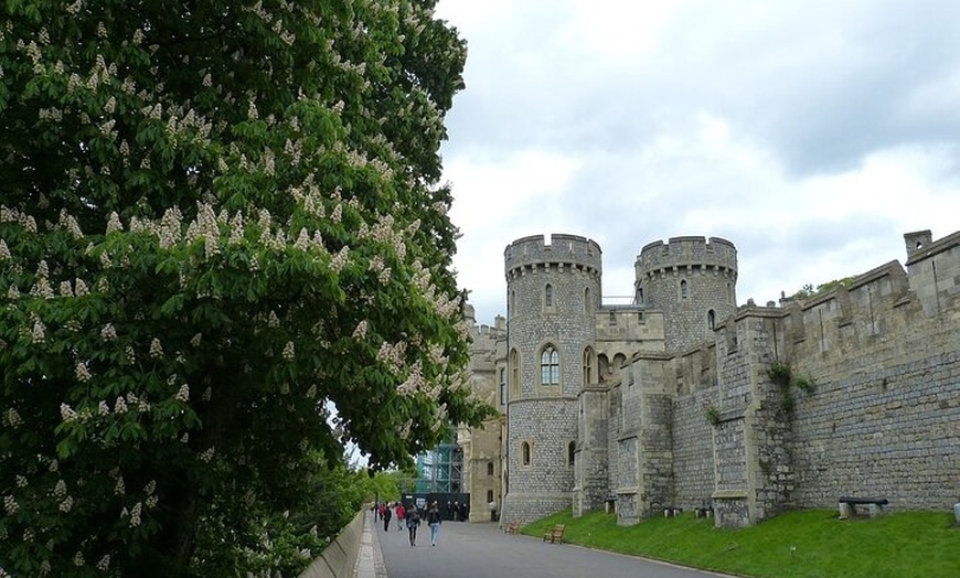 Image 17: Windsor Castle, Stonehenge & Roman Baths Private Tour