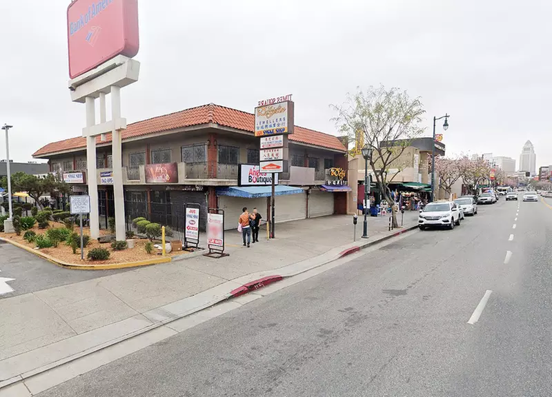 Parking at 840 N. Broadway Lot