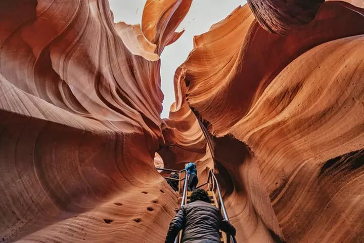Guided Antelope Canyon & Horseshoe Bend Day Tour from Las Vegas