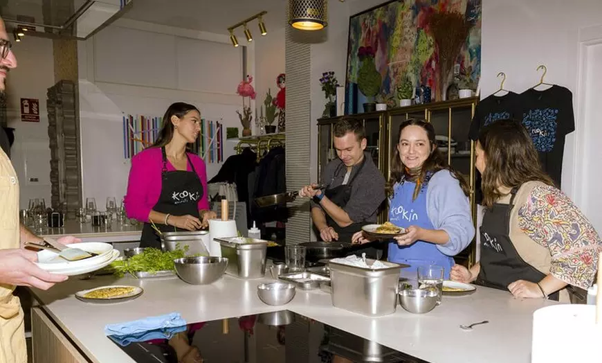 Image 4: Clase Cocina Vasca: Visita al Mercado y Clase Práctica Castellano