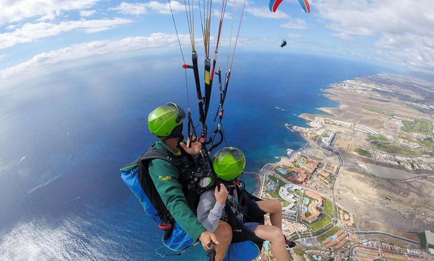 Image 14: Vuelo en tándem en parapente acrobático en la zona sur de Tenerife