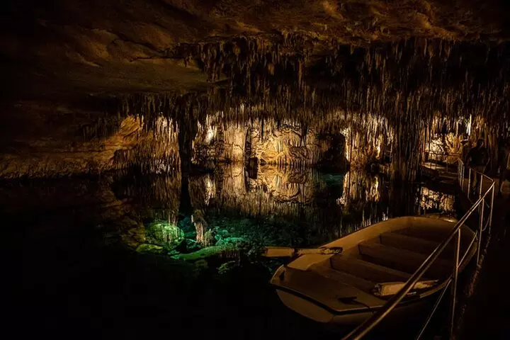 Medio Día a las Cuevas del Drach con Paseo en Barco y Concierto.