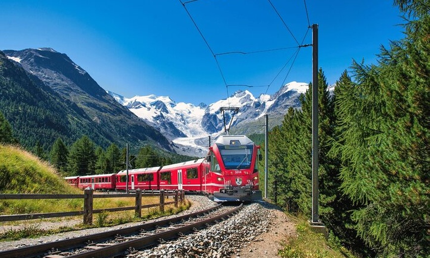 Image 3: Esperienza a bordo del Trenino Rosso del Bernina