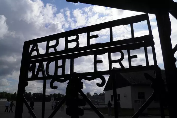Tour ab München mit dem Zug zur KZ-Gedenkstätte Dachau