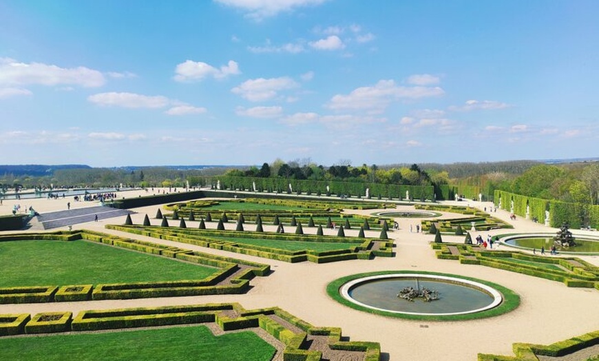 Image 11: Château de Versailles et domaine de Marie-Antoinette avec guide expert