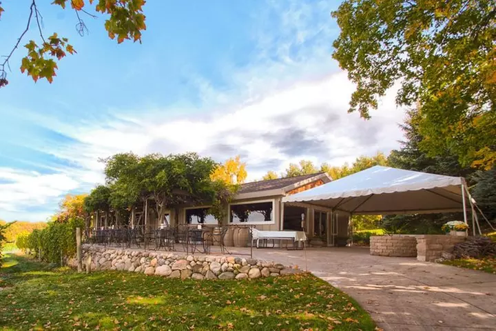 5-Hour Traverse City Wine Tour: 4 Wineries on Old Mission Peninsula