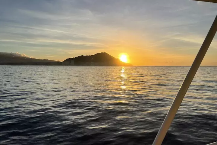 Sunrise Breakfast Cruise in Honolulu