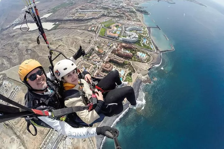 Experiencia épica de parapente en Tenerife con el equipo campeón de...
