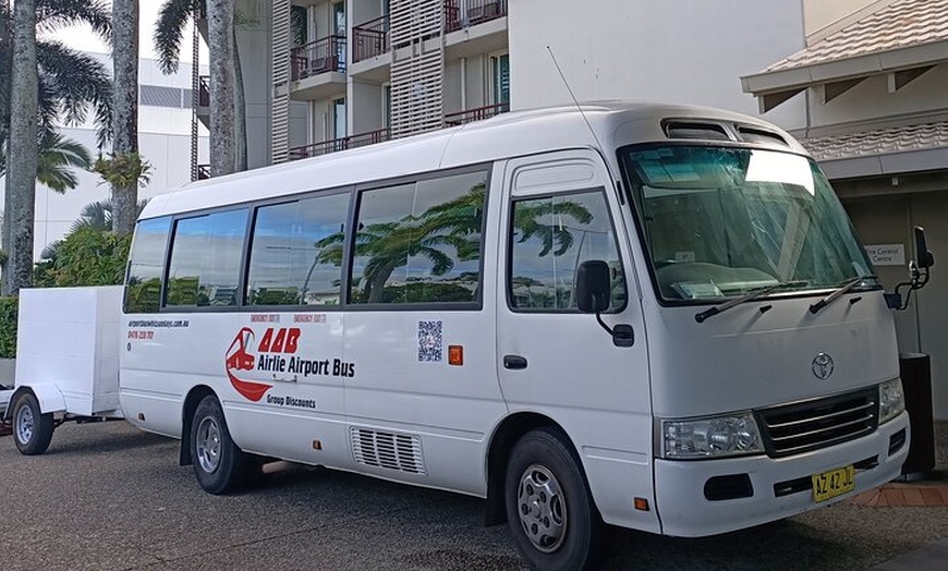 Image 2: Airlie Beach: Transfer from Whitsunday Coast Airport