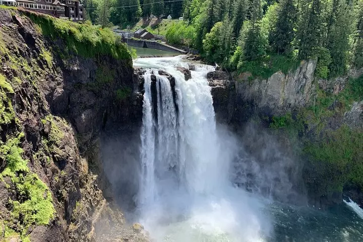 Guided forest hike to Seattle waterfalls incl. Snoqualmie Falls