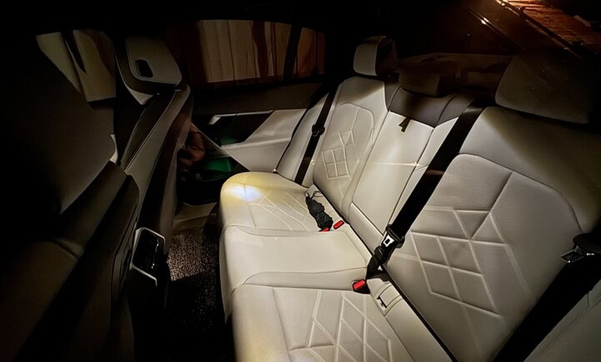 Image 5: Melbourne Luxury EV Airport Transfer