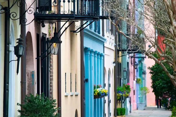 Historic Charleston Walking & Storytelling Tour - Primary Image