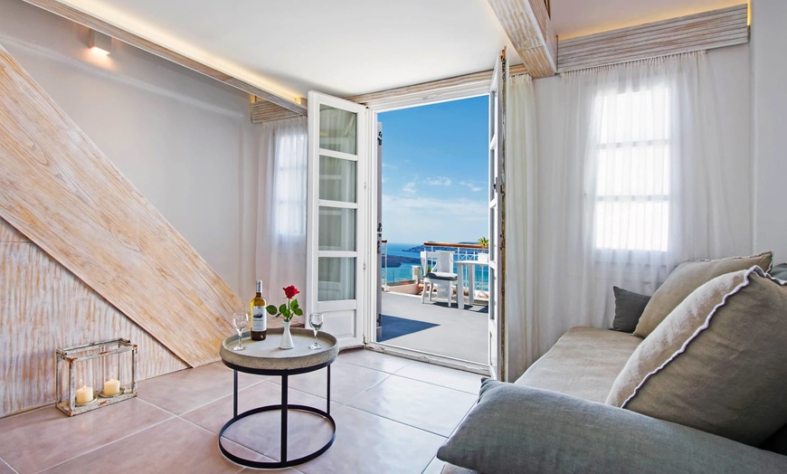 Image 8: ✈ SANTORIN | Fira - Athina Luxury Suites 5* - Vue panoramique