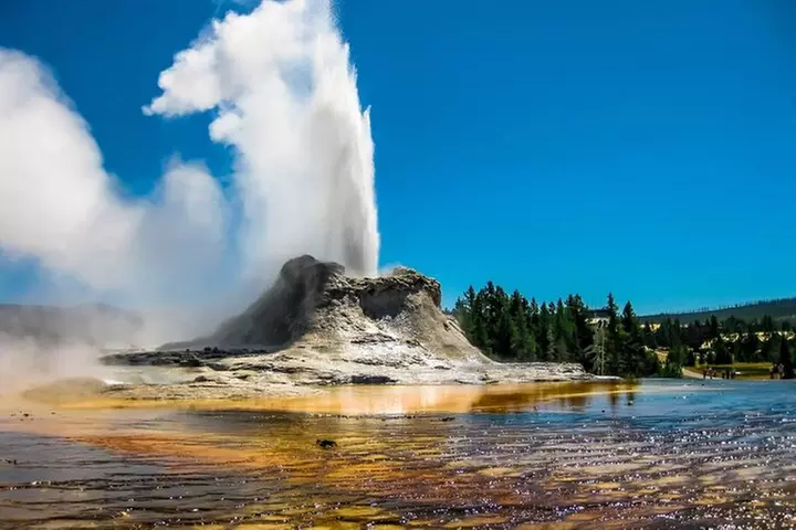 Yellowstone National Park Self-Guided Driving Audio Tour