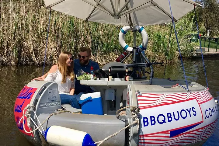 Adelaide 2-hour BBQ Boat Hire for 2 People