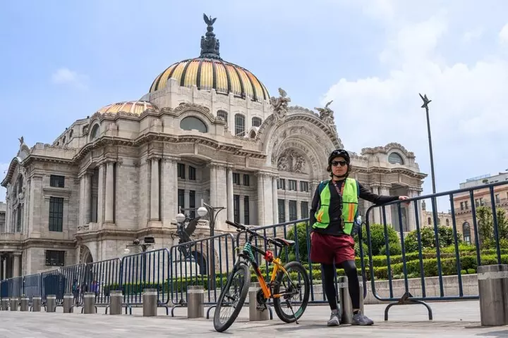 Mexico City Bike Rental - Angel of Independence Area - Primary Image