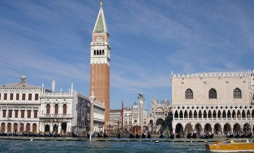 Image 1: Tour privato: tour a piedi di mezza giornata a Venezia