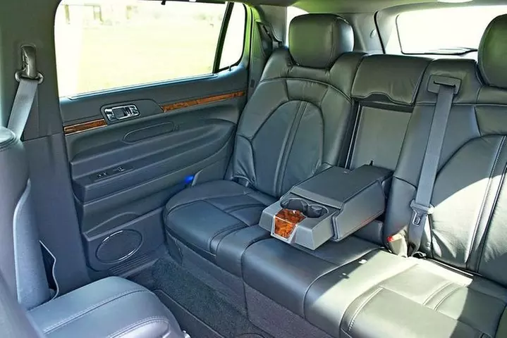 One-Way Private Transfer from Downtown Chicago to ORD by Sedan