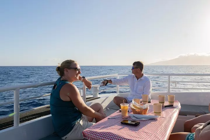 From Ma'alaea Harbor: Sunset Dinner Cruise Aboard the Quicksilver