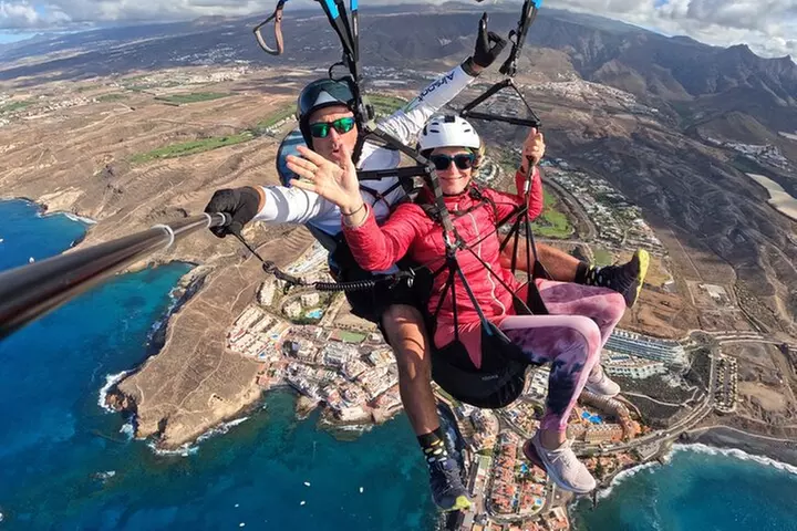 Vuelo en parapente GOLD incluyendo videos / fotos, camiseta y una b...