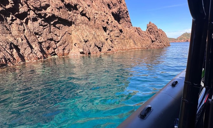 Image 11: excursion demi-journée /snorkeling calanques de piana-capo rosso