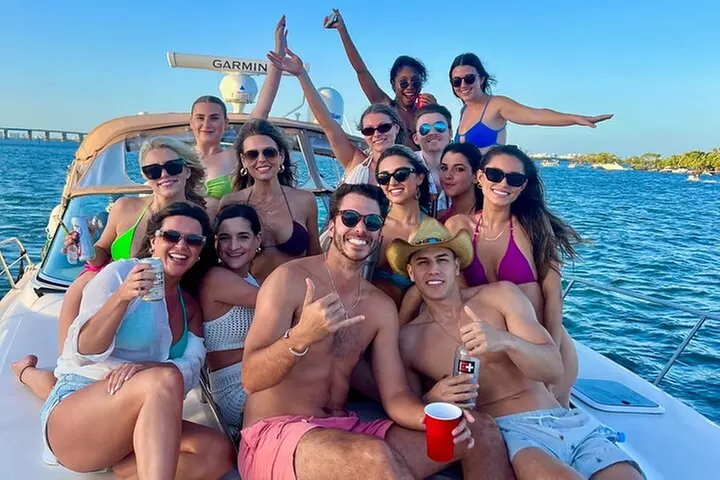 Miami Beach Swim and Dolphin Sightseeing Cruise Aboard a Yacht - Primary Image