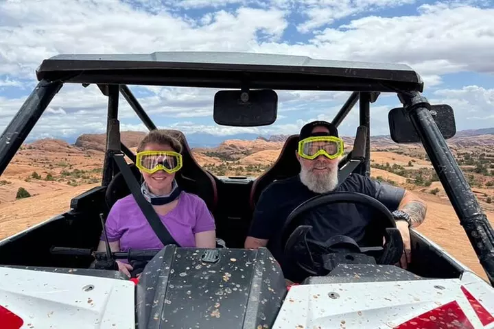 BEST! Poison Spider U-Drive 4X4 Tour in Moab +Dinosaur Tracks!