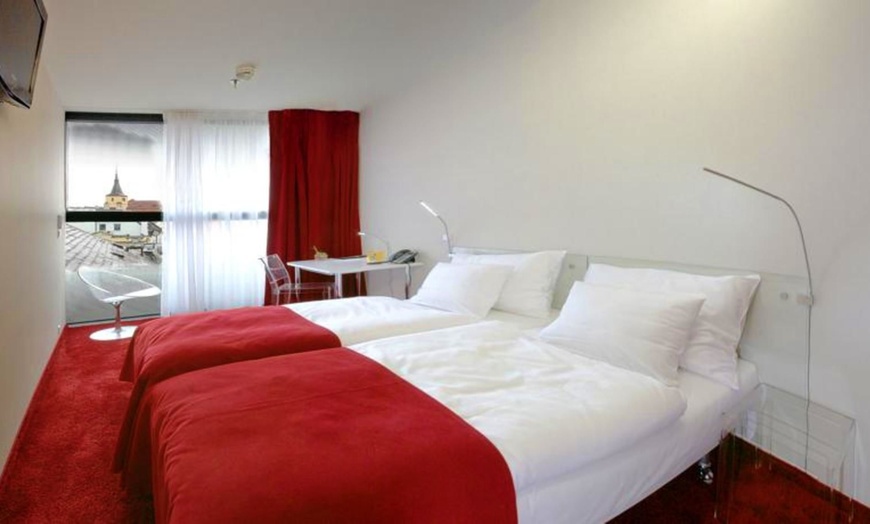 Image 1: ✈ REPUBBLICA CECA | Praga - Design Metropol Hotel 4* - City break