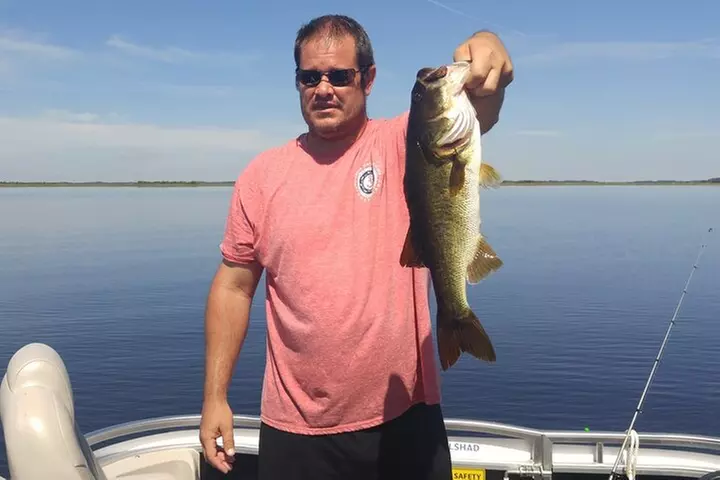 Private Pontoon Fishing Charter on Lake Tohopekaliga in FL