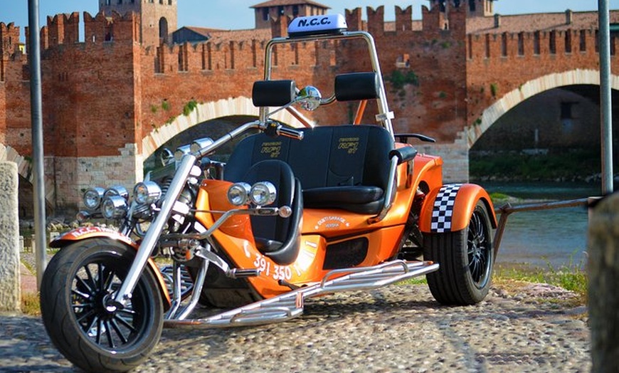 Image 1: Trasferimento dall'aeroporto di Verona in triciclo a motore Trike