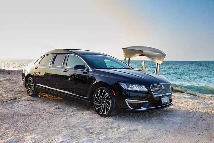 Lincoln Strecth Limousine with Wi Fi on board - Primary Image