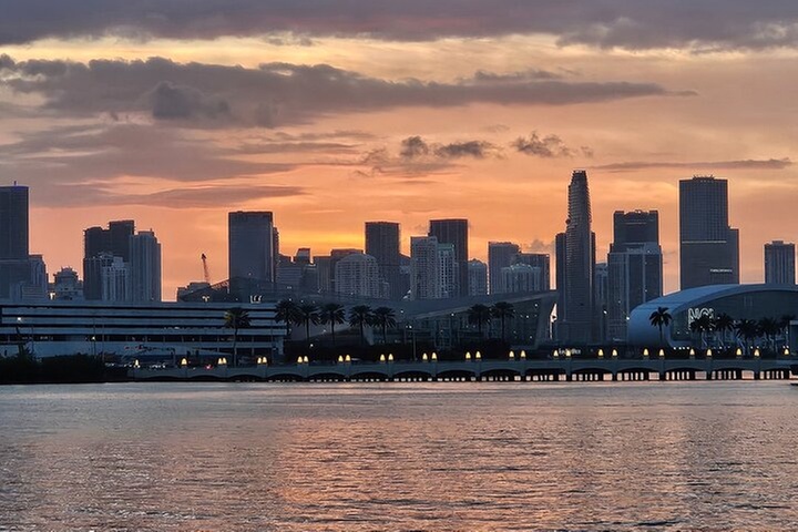 Sunset Cruise of Biscayne Bay Millionaire Homes & Cash Bar