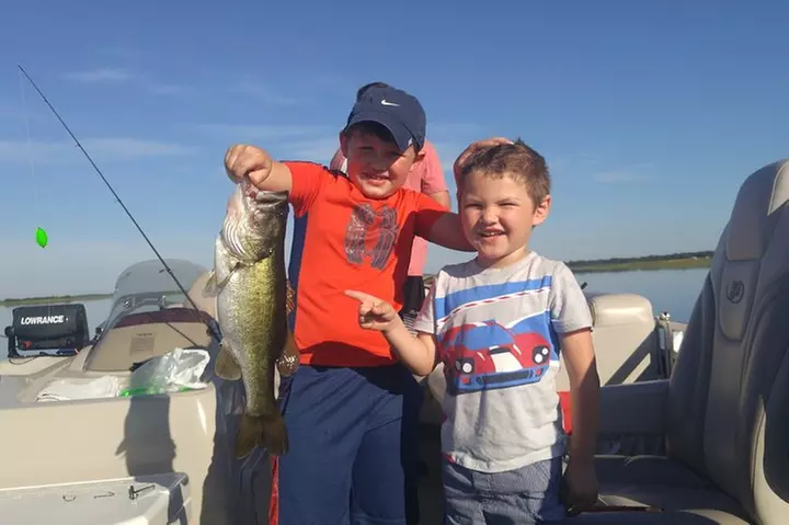 Private Pontoon Fishing Charter on Lake Tohopekaliga in FL