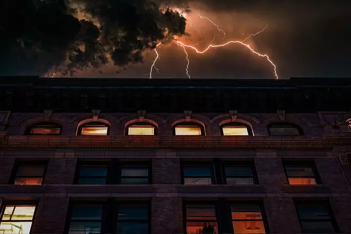 New York Ghosts Boos and Booze Haunted Pub Crawl