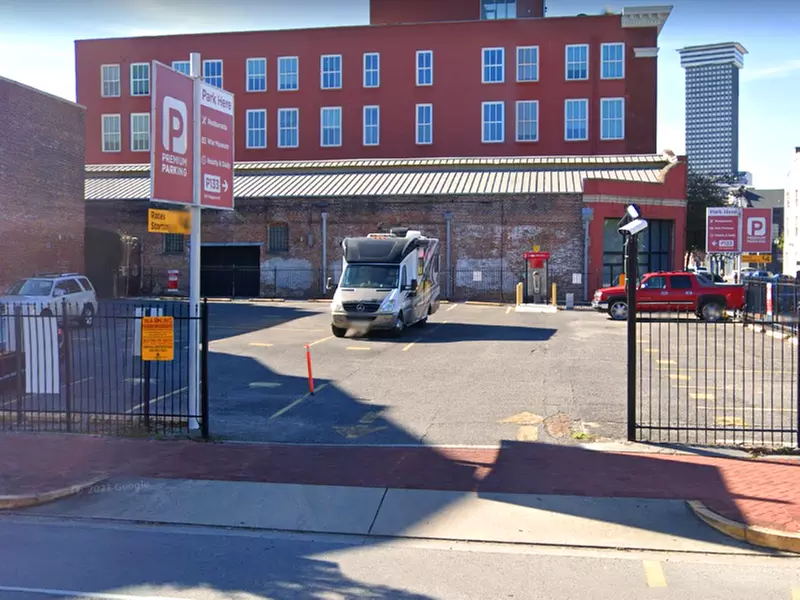 Parking at 901 Magazine St. Lot - P133