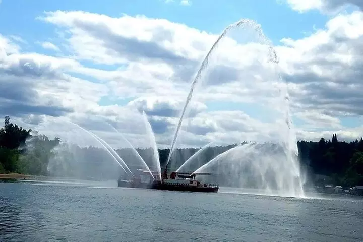Scenic 2-Hour River Cruise to the Majestic Willamette Falls!