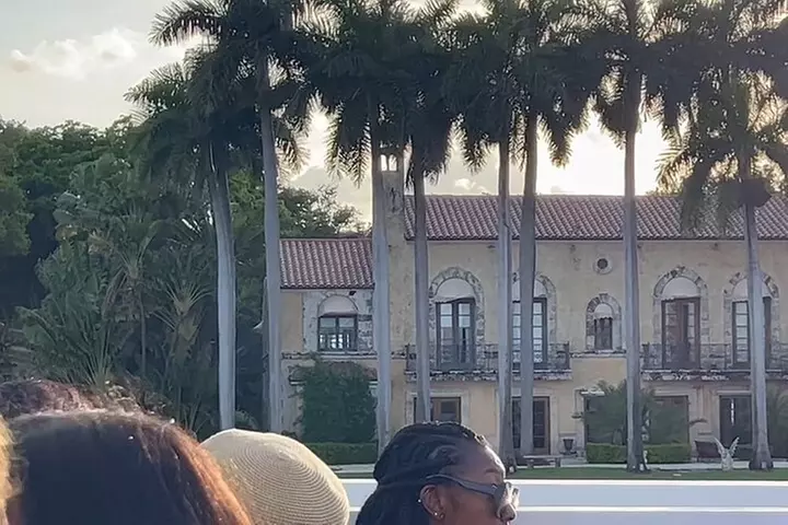 Miami Skyline & Star Island 90 Minute Cruise