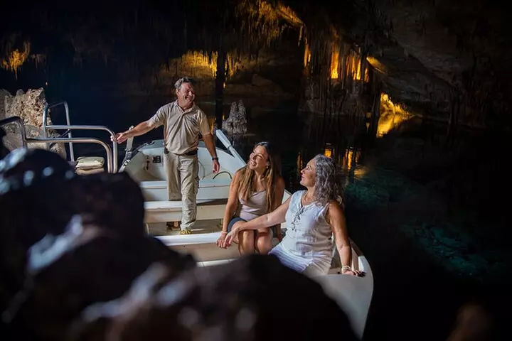 Medio Día a las Cuevas del Drach con Paseo en Barco y Concierto.