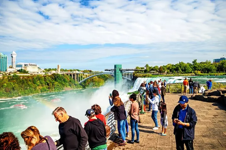Guided Maid of the Mist and Cave of the Winds Tour